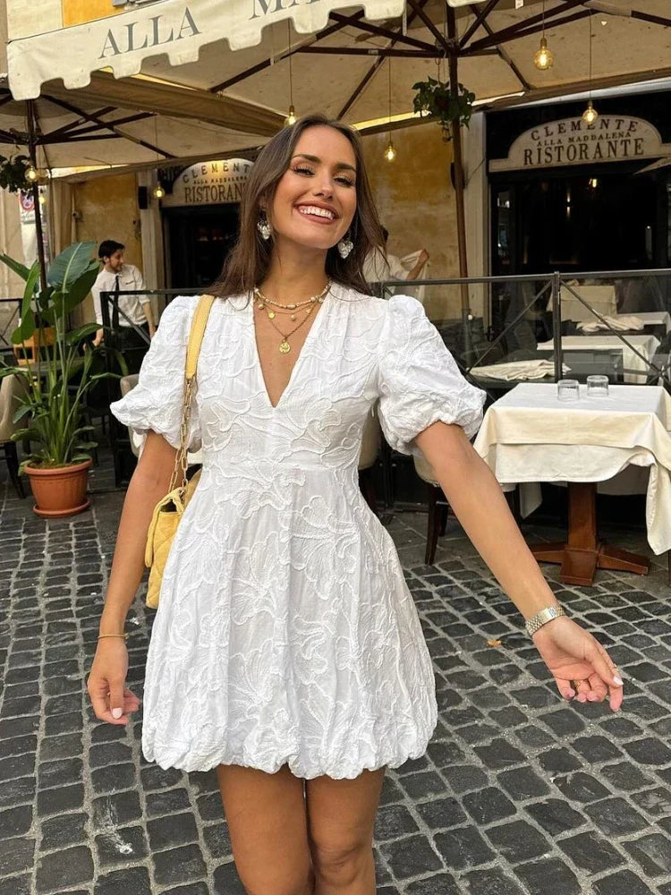 Lola - Witte Jurk met Elegante Geborduurde Ruches